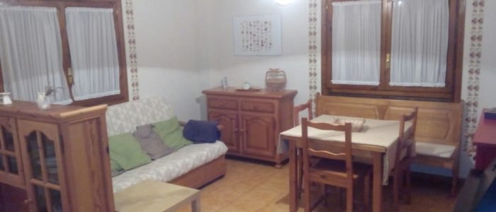 Salón comedor del apartamento en alquiler en el pirineo aragonés